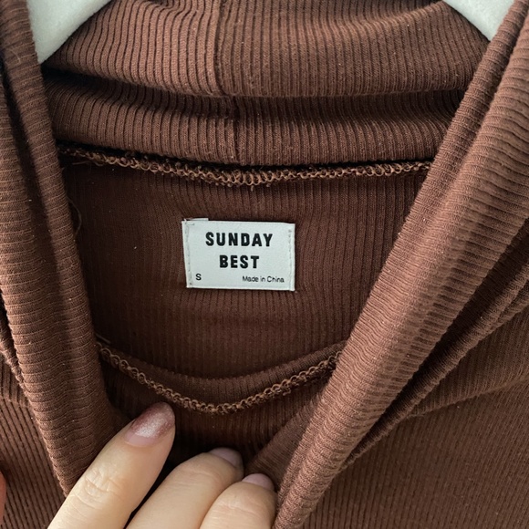 SUNDAY BEST Freshman Turtle Neck in Cognac Size: S - Picture 3 of 5